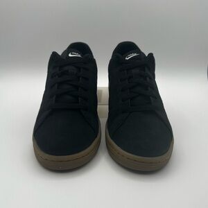 Women's Size 9.5, 10 & 10.5 Nike Court Royale 2